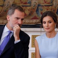 El rey Felipe, entre la reina Letizia y la pared: le dio el ultimátum