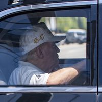 Trump asegura que no dará marcha atrás con los aranceles, a los que llama una "medicina"
