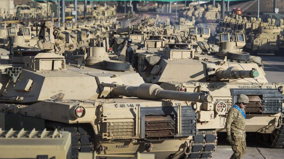 Unos tanques en Fort Carson en Colorado Springs, Colorado