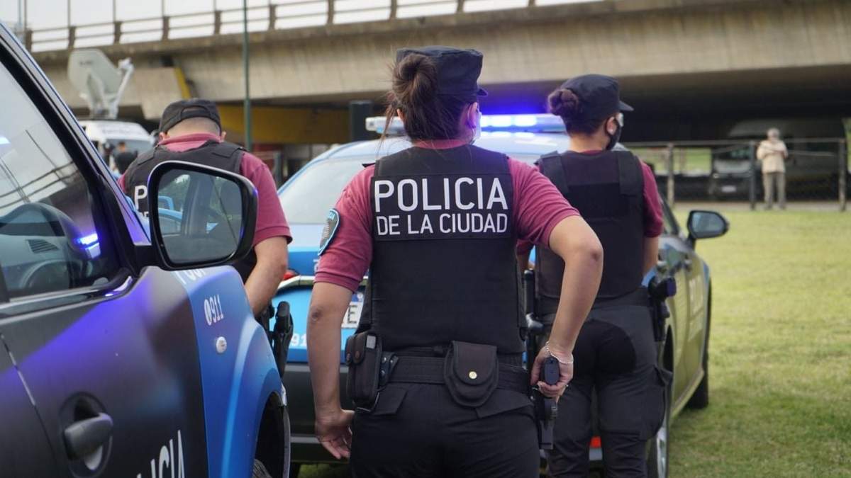 Lucas González fue asesinado por oficiales cuando se dirigía hacia su hogar. Fuente: (Twitter)