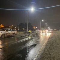 Empleados fueron detenidos en un control mientras iban a la empresa corriendo picadas en moto