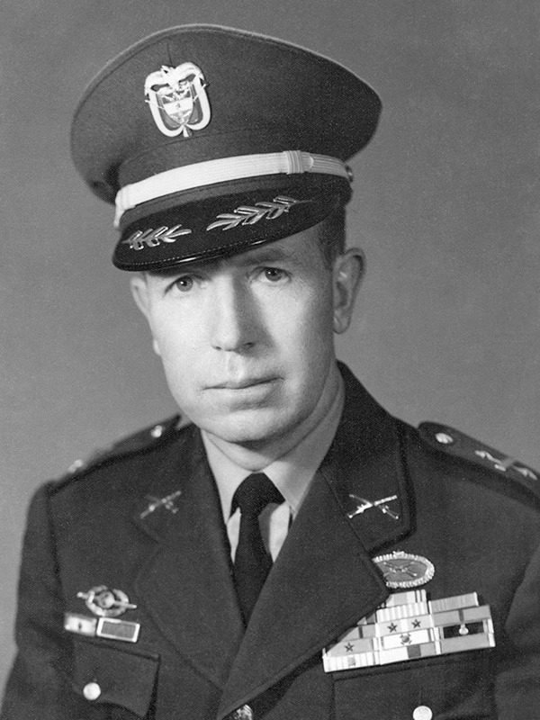 Coronel Álvaro Valencia Tovar Foto Especial