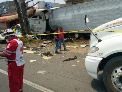 Aparatoso choque en la México-Toluca deja cuatro personas muertas y dos heridas