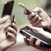 Congelaron las tarifas de internet, telefonía celular y fija, y de la TV paga