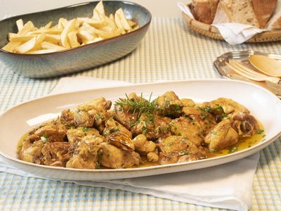 Pollo al ajo: una receta fácil que es una bomba de sabor y con la que vas a quedar como un verdadero chef