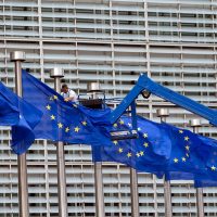 Londres acuerda con UE retirar la norma que diseñó para incumplir parte del acuerdo del Brexit