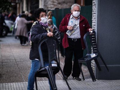 ¡No más desamparo! Intendentes bonaerenses asistieron a los jubilados en las filas de los bancos