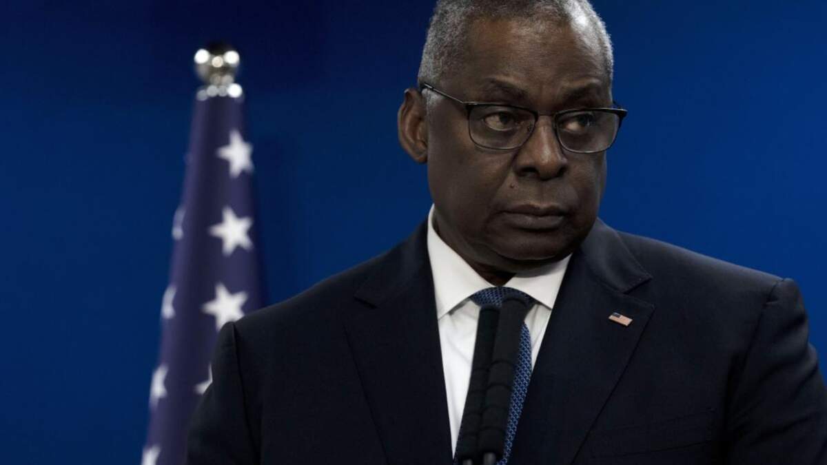El secretario de Defensa de EEUU, Lloyd Austin, durante una conferencia de prensa conjunta con su homólogo israelí Yoav Gallant tras una reunión en Tel Aviv, Israel