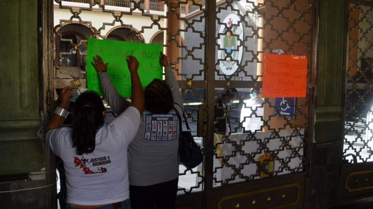 Familiares de desaparecidos en el Palacio de Gobierno de Veracruz