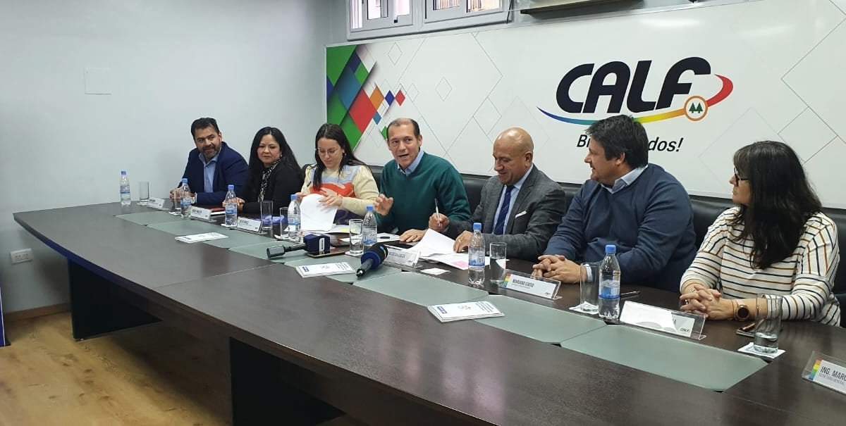 Firma de los convenios de CALF. Fuente (Javier Manzano).