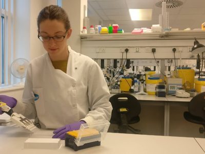 Variante sudafricana podría reducir considerablemente la protección de la vacuna de Pfizer: estudio