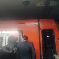 Pasajeros de la Línea B del Metro fueron desalojados y el servicio suspendido (Videos)