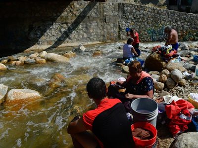 Clamor en Acapulco: “Con Paulina la ayuda se vio a los dos días, ahora llevamos seis días y nada”