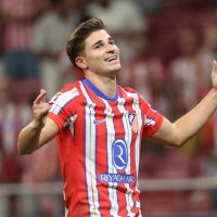 En España lo aman: el gran reconocimiento que recibió Julián Álvarez en el Atlético Madrid
