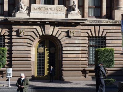 Banxico se debate entre congelar las tasas durante un tiempo o aplicar un ajuste gradual