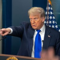 La Corte Suprema le permite a Trump reanudar los despidos masivos