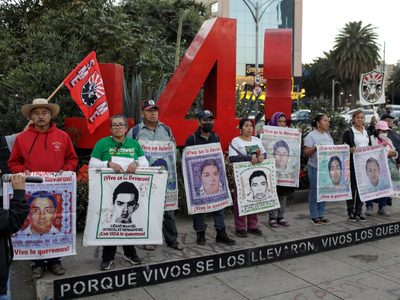 Tras una época de choques con AMLO, Sheinbaum y padres de Ayotzinapa acuerdan “no polarizar”