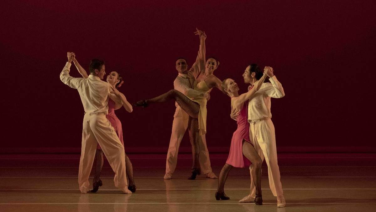 Coreografía con “Danzón”, de Arturo Márquez