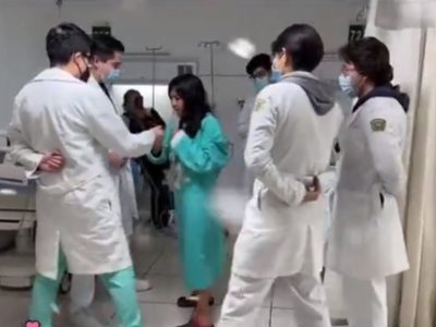 Médicos residentes del IMSS bailan el vals para una paciente que cumplió 15 años (Video)