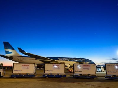 Argentina roza los 70 millones de vacunas y aprueba una estrategia para inmunizados en el exterior