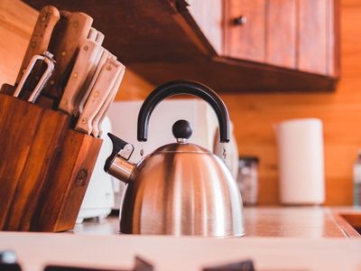 El secreto de la abuela para limpiar tu pava y dejarla como recién estrenada
