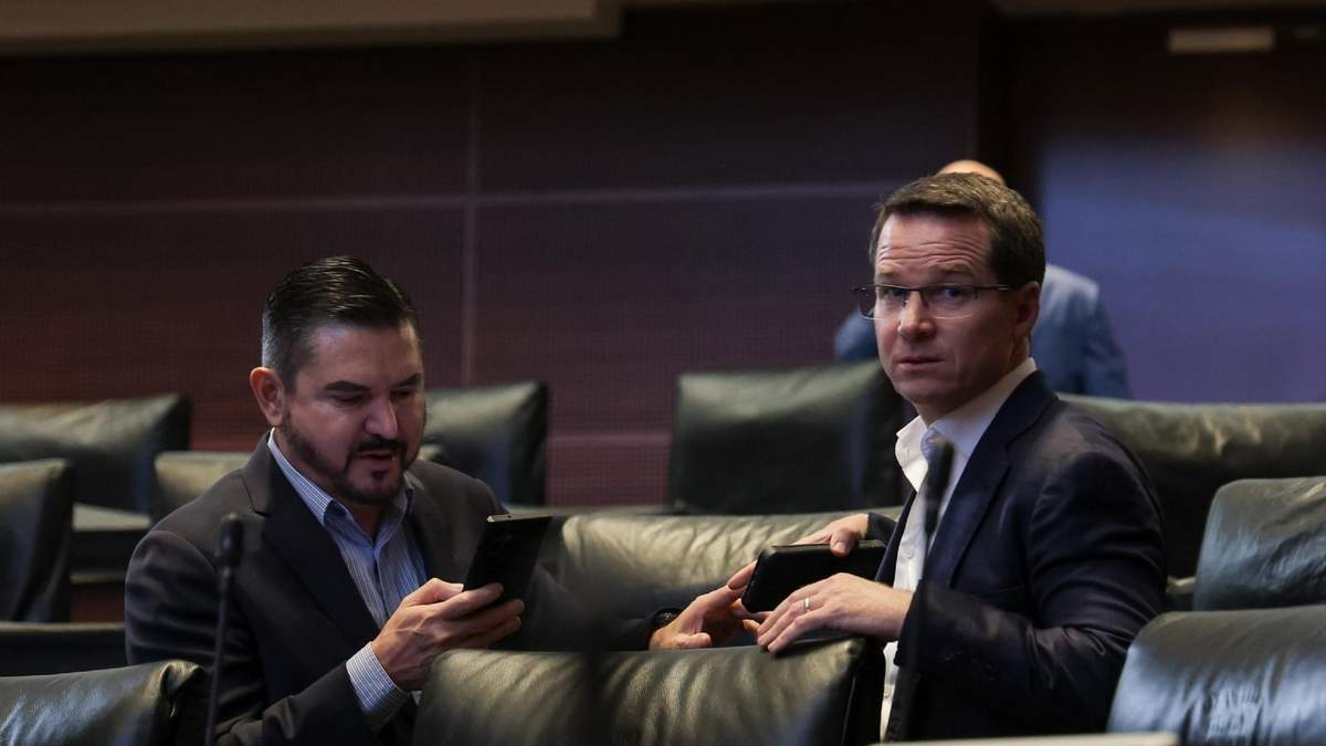 Ricardo Anaya (derecha) en el Senado