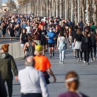 Levantaron algunas restricciones y los españoles salieron en masa tras 49 días de confinamiento