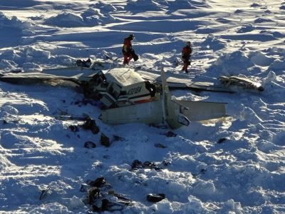 Encuentran avión desaparecido en Alaska; sus 10 ocupantes murieron, según las autoridades