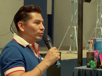 Con regalos, rifas, comida y strippers, alcalde de Huehuetán celebró el Día del Padre (Video)