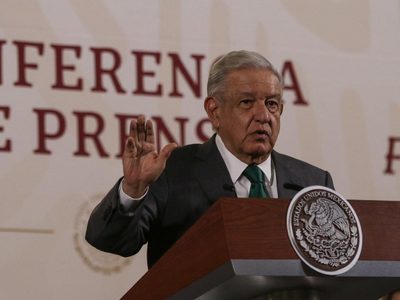 AMLO celebra que Netflix “ya le bajó” a las series del narcotráfico