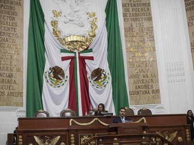 Denuncian acoso laboral de funcionario del Congreso CDMX; él lo niega y anuncia demanda penal