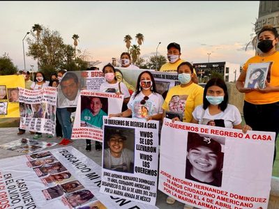 Protestan en CDMX familiares de personas desaparecidas y ejecutadas por marinos en Nuevo Laredo
