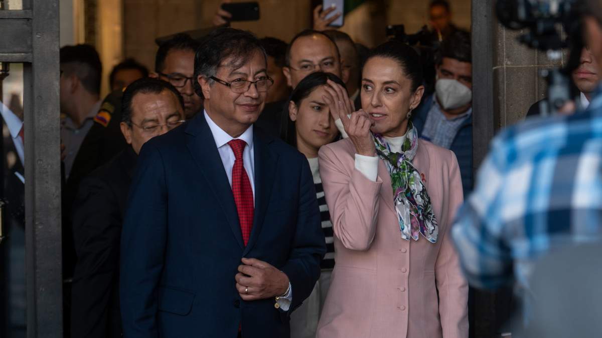 El presidente de Colombia, Gustavo Petro, junto a Claudia Sheinbaum