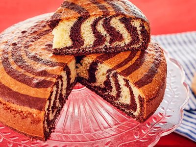 Receta fácil de torta cebra: el bizcochuelo marmolado que se prepara con 7 ingredientes sencillos que tenés en casa