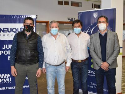 El intendente de Zapala firmó un convenio para regularizar escrituras