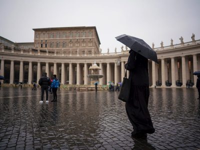 Vaticano extiende la vacuna contra el covid-19 a 25 personas sin hogar