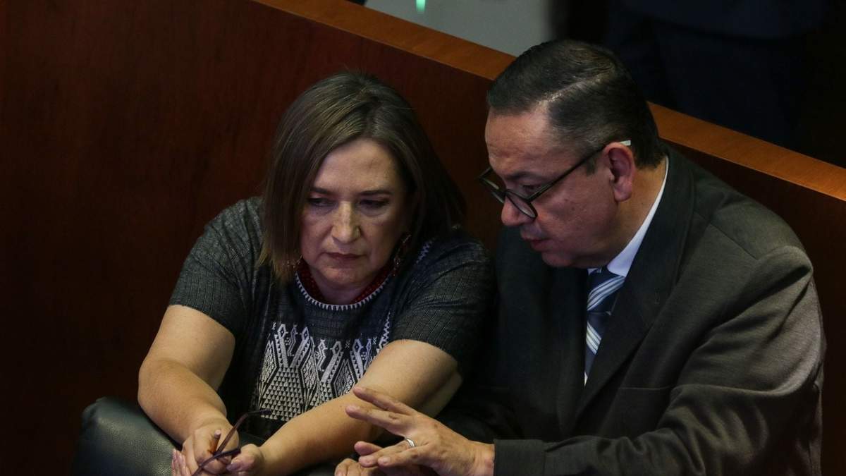 Xóchitl Gálvez platicó este martes en el Senado con Germán Martínez, del Grupo Plural, quien ha sido uno de los que han denunciado con más frecuencia el caso de la ministra Yasmín Esquivel, acusada de plagiar su tesis