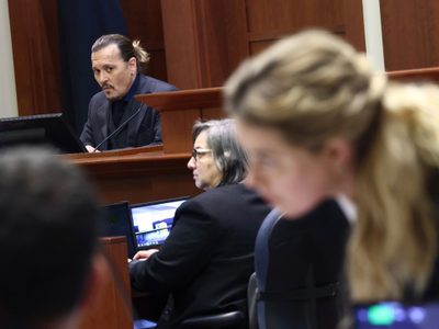 Abogado: Un jurado sirvió en juicio Depp-Heard indebidamente
