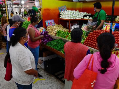 En julio, la confianza del consumidor hiló su segundo mes al alza: Inegi