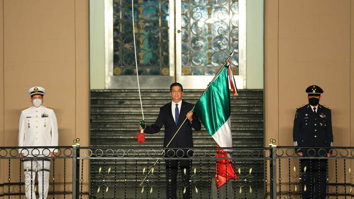 Francisco García Cabeza de Vaca dando el grito de independencia en 2020