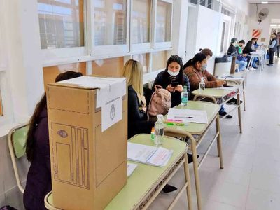 ELECCIONES 2021: el show de dos abuelos que divirtió a una mesa neuquina