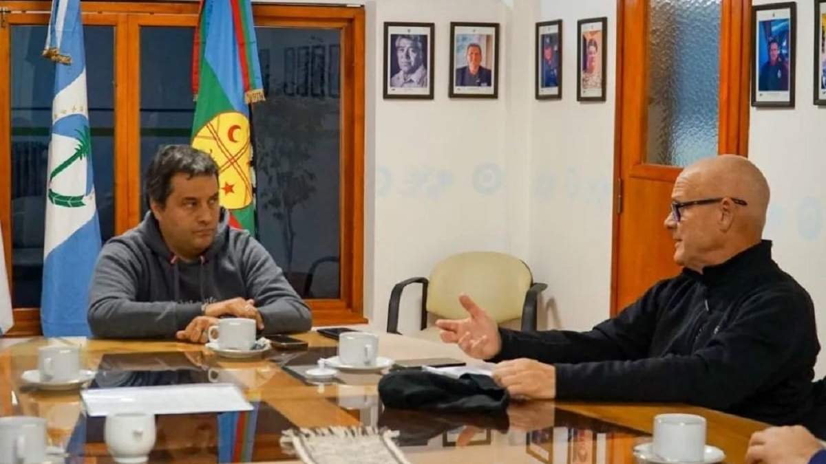 El intendente de Zapala, Marcos Koopmann, se reunió con representantes de la Cooperativa eléctrica local para abordar la situación crítica del suministro eléctrico en la localidad. Fuente: (Noticias Nqn)