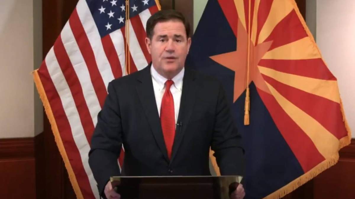 El gobernador de Arizona, Doug Ducey