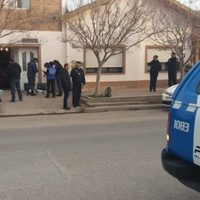 Robaron tres vehículos de la vivienda de un comisario en Centenario