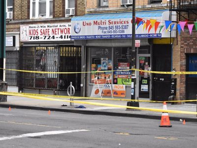 Un tirador montado en un scooter mata a un hombre y hiere a otros tres en Nueva York