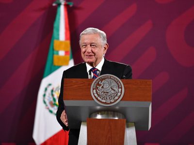 AMLO anuncia que empresa de Kansas construirá el tren México-Querétaro