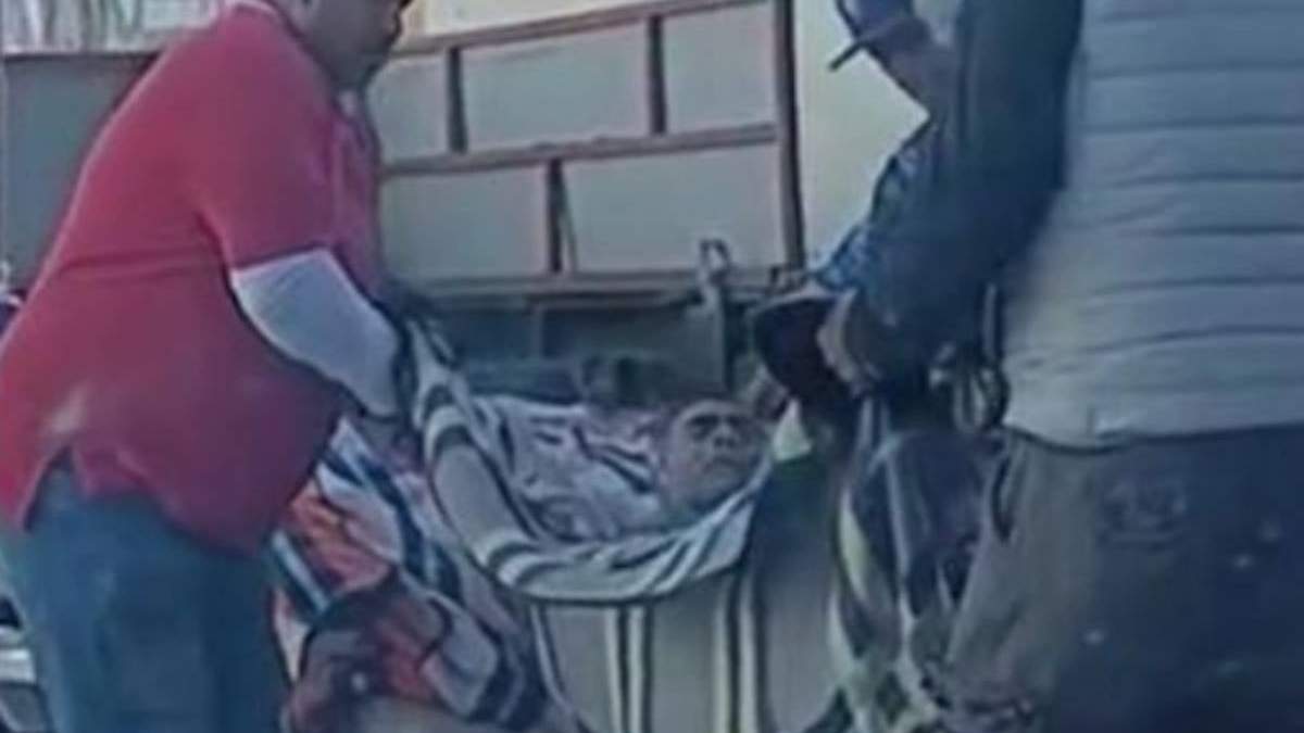 Paciente es trasladado en cobijas a hospital del IMSS en Zacatecas