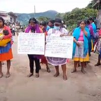 Marchan comunidades indígenas para exigir la localización de tres jornaleros en Chilapa, Guerrero