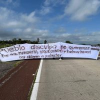 Bloqueo autopista Siglo XXI: Normalista indígena denuncia discriminación en proceso de admisión