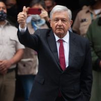 AMLO y Gutiérrez Müller emiten su voto en el Centro de la CDMX
